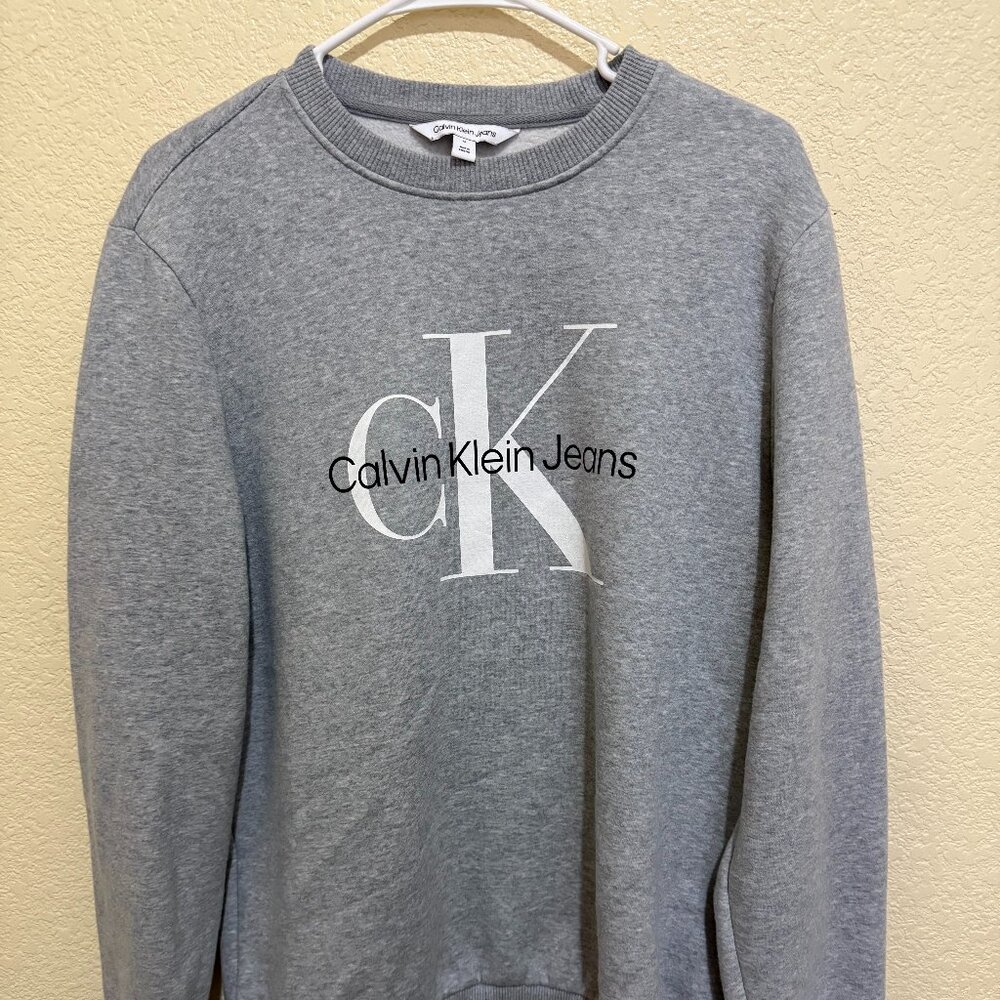 Gray Calvin Klein (Jeans) Sweater (Size Medium)